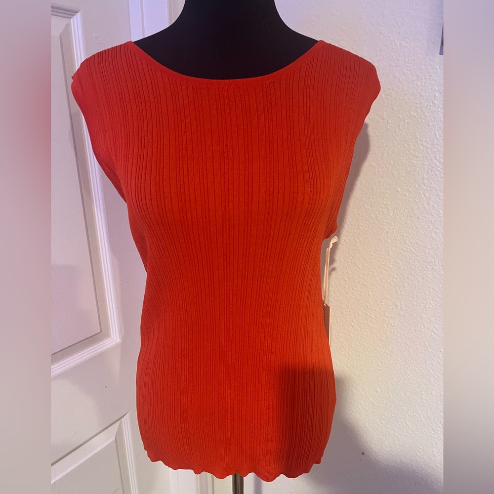 Black label 🏷️ orange 🍊 knit top